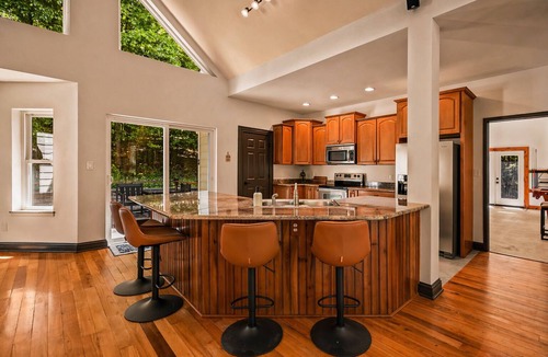 Barium Springs House | NEW! Wander | Private 7-Acre Creekfront & Gameroom