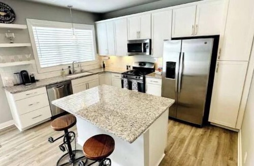 Newburgh House | Newburgh Newsie - 3BR, 2.5BA, Gym, Patio, New Construction in Amazing Location!