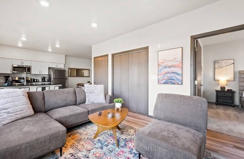 South Perry District Apartment | Newer 2 Bd 2 Bth Near Downtown and Perry District!