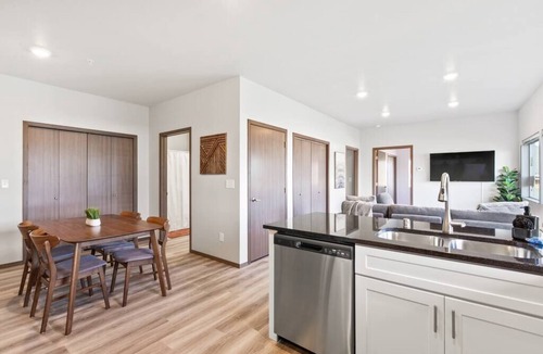 South Perry District Apartment | Newer 2 Bd 2 Bth Near Downtown and Perry District!