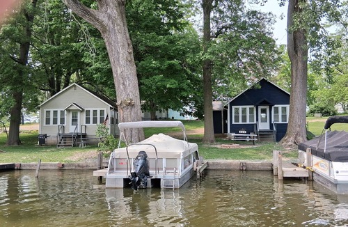 Lakeview Cottage | Newland's Resort: Cozy Channel Front Cottage #2 on Indian Lake with a boat dock