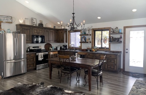 Gardiner Cabin | Newly built Sage Cabin -4 miles from YNP & Hot Springs in 13 acre horse ranch.