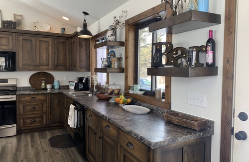 Gardiner Cabin | Newly built Sage Cabin -4 miles from YNP & Hot Springs in 13 acre horse ranch.