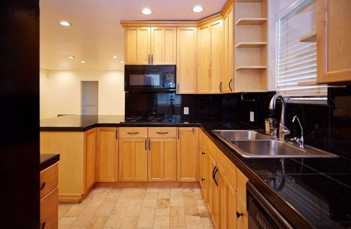Mar Vista House | Newly Redecorated 4 BR Getaway near Venice Beach