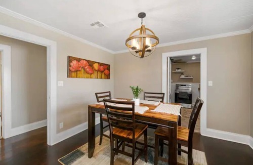 Van Buren House | Newly Remodeled 3BR in Town · Cherry Street