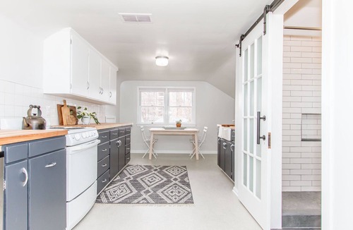 North End Apartment | Newly Remodeled Bungalow One Bedroom One Bath