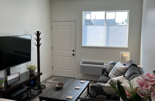 Franklin to the Fort Apartment | Newly remodeled, centrally located apartment - Unit B