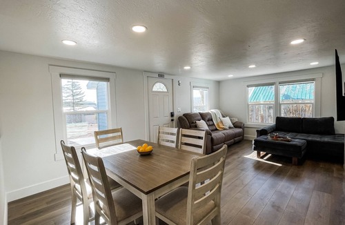 Manila Cottage | Newly remodeled cottage with King beds, and A/C