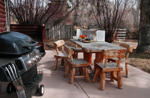 Dubois Cabin | Newly Remodeled Historic Log Cabin on Banks of Horse Creek