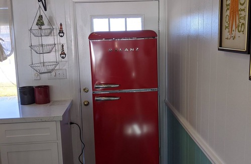 Galveston House | NEWLY REMODELED OVERSIZED 2nd row beach house sleeps 14+, 75 yards to the water.