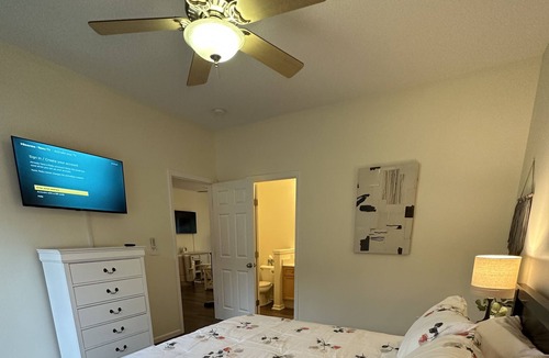 Murraysville House | Newly Remodeled with Beachy Decor-Outside Grill- Minutes to Beach-Sleeps 6