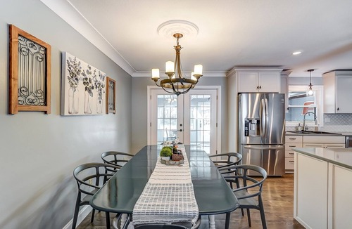 Bowling Green House | Newly Renovated, 1 block from BGSU, spacious and comfortable