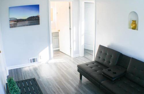 Marshall-Shadeland House | Newly Renovated 2-Bed near Downtown-North Shore