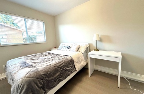 Delta House | Newly renovated 2B1B Private Suite in Ladner