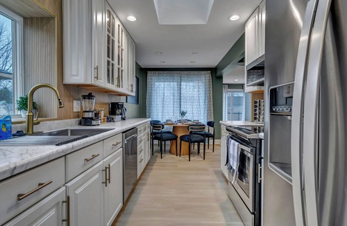 Birmingham House | Newly Renovated 4 BD/3 BA Birmingham Home Hot Tub