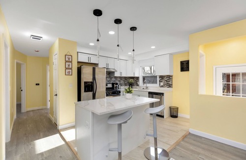 Redford House | Newly Renovated 6BR Retreat Near Detroit, Sleeps 12