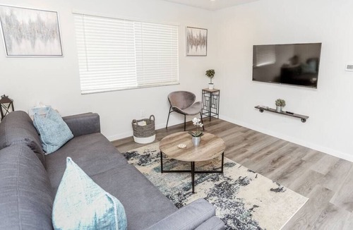 Columbus Apartment | Newly Renovated (9B) OSU/Central ❤NearEVERYTHING