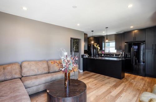 Los Angeles Villa | Newly Renovated Bungalow w Free Parking 4min from SoFi, 8min from Airport