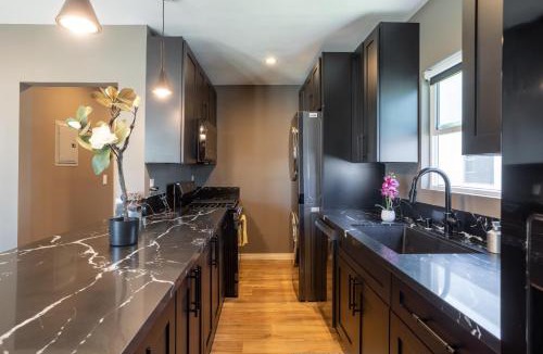 Los Angeles Villa | Newly Renovated Bungalow w Free Parking 4min from SoFi, 8min from Airport