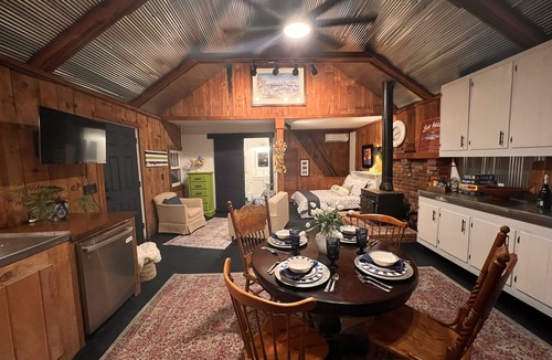 Washington House | Newly renovated cottage close to waterfront and boat ramps