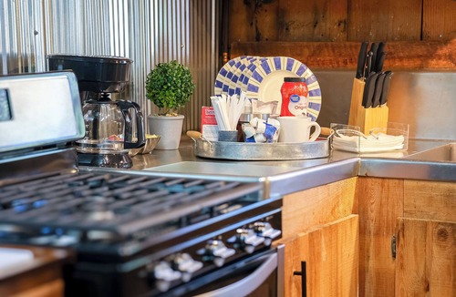 Washington House | Newly renovated cottage close to waterfront and boat ramps
