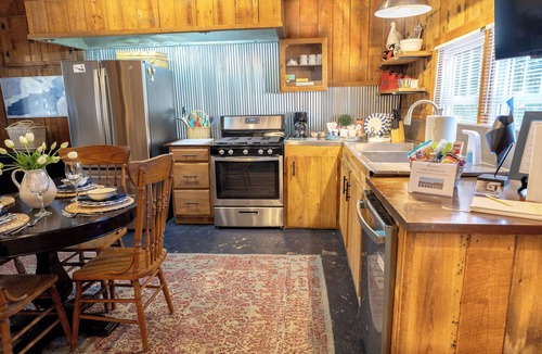 Washington House | Newly renovated cottage close to waterfront and boat ramps