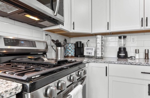 Highland Park House | Newly Renovated Family Retreat - Hot Tub- Games