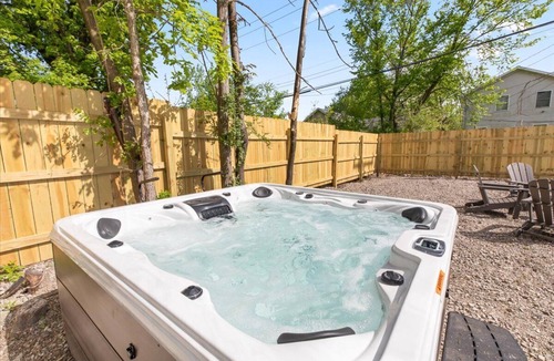 Highland Park House | Newly Renovated Family Retreat - Hot Tub- Games