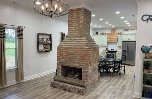 Loris House | Newly renovated farmhouse less than 30 minutes to Myrtle Beach!