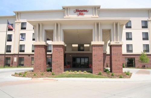 West Omaha Hotel | Newly Renovated Hampton Inn Omaha West Lakeside