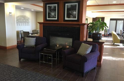 West Omaha Hotel | Newly Renovated Hampton Inn Omaha West Lakeside