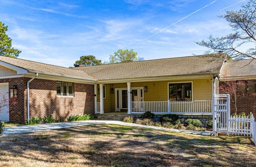 Pinehurst Apartment | Newly Renovated, Modern, Luxurious - 7 beds