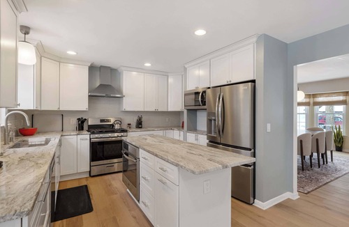Rochester Hills House | Newly Renovated 5BR/3.5BA w/Hot Tub & Fire Pit