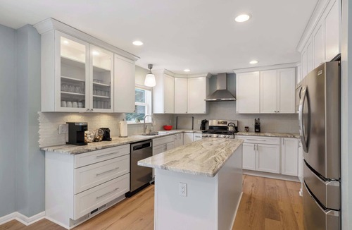 Rochester Hills House | Newly Renovated 5BR/3.5BA w/Hot Tub & Fire Pit