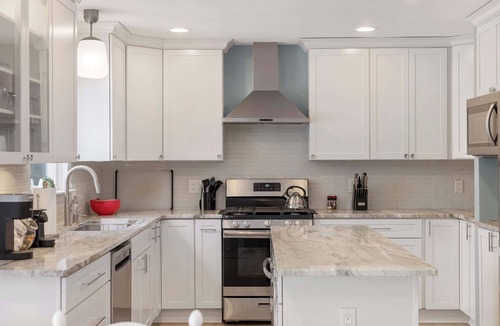 Rochester Hills House | Newly Renovated 5BR/3.5BA w/Hot Tub & Fire Pit