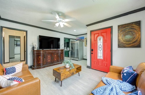 Northeast Houston House | Newly updated Home with Pool, Patio, BBQ! 5BR 3BA 10mi from Downtown Sleeps 15