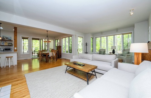 Union Pier House | Newly Updated Union Pier Home with Deeded Beach Access!