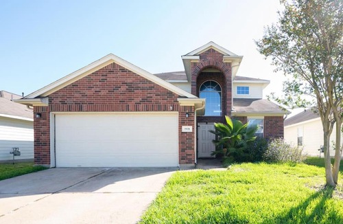 Barker House | Newly Upgraded w a quiet neighborhood