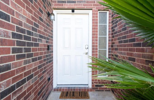 Barker House | Newly Upgraded w a quiet neighborhood