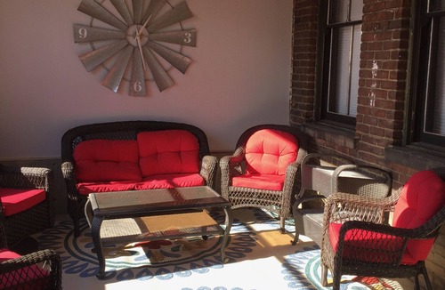 Newport Apartment | NEWPORT INN #4 - NO CLEANING FEES! FREE PARKING! WALK TO GAMES AND CONCERTS!