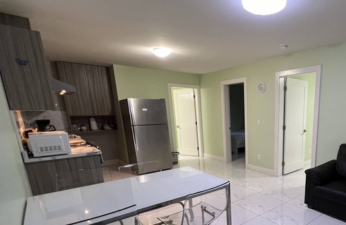 Surrey Newton House | Newton Suite