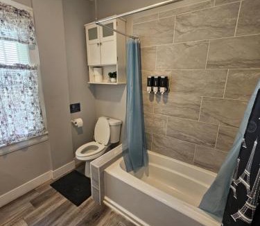Greensboro House | Next to Downtown Greensboro Bungalow Rooms