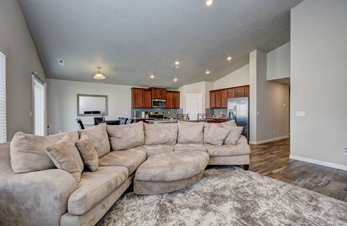 Nampa House | Next to Idaho Center~king bed~5 TVs~Room for all