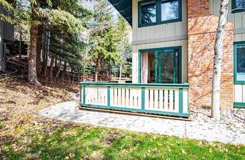 Warm Springs Condo | Next to Warm Springs Lifts-Hot tub, Pool & Tennis!