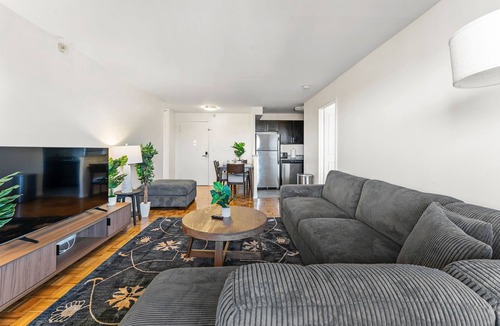 North Brookline Apartment | Nice 2bd/1.5ba near BU 8346