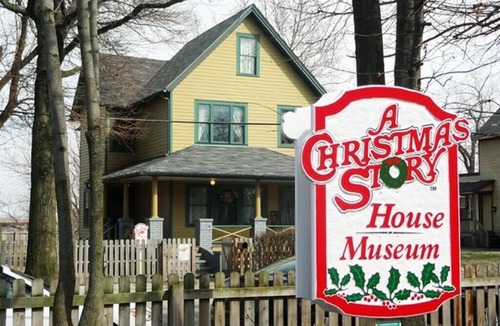 Tremont Apartment | Nice Apartment next to Christmas Story House