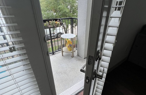 Memorial House | Nice spacious 3 story town house (3 minutes from city centre)