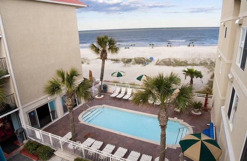 Tybee Island Hotel | Nicely Appointed Guest Room w/Free WiFi & Shared Walkway Balcony