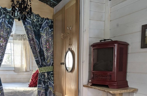 Salmon House | No Fees! Riverfront Red Gypsy Wagon on Mini Donkey Ranch!