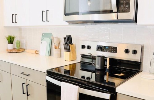 McNeil Apartment | North Austin Gem - Minutes to Domain - WiFi - Pool